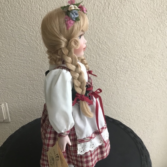 New RF Collection 17" Porcelain German Doll Set Bavarian Attire w/Tags & Stands - Picture 14 of 15